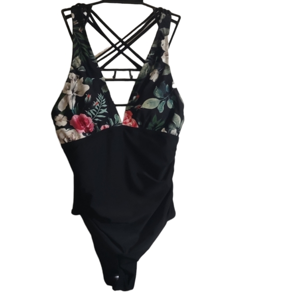 NWT  Floral Cupshe One-piece Swimsuit Size Medium - Picture 3 of 8